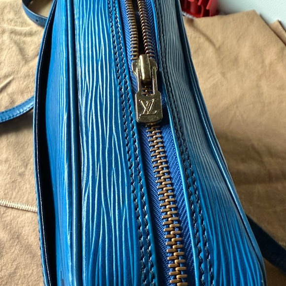 💎 Louis Vuitton Blue EPI Trocadero Crossbody 💎 - Picture 8 of 16